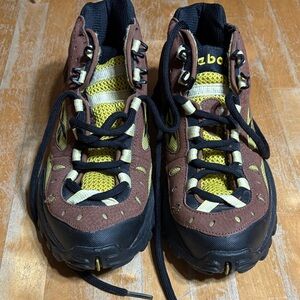 Vintage Reebok women’s Hiking Shoes